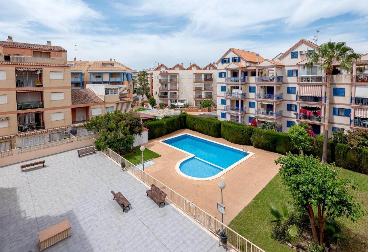 Amplio Canet كانيت ذي بيرينغير المظهر الخارجي الصورة